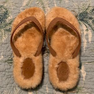 Ugg flip flops